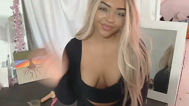 jaslenelovely online show from February 4, 2025, 5:55 pm