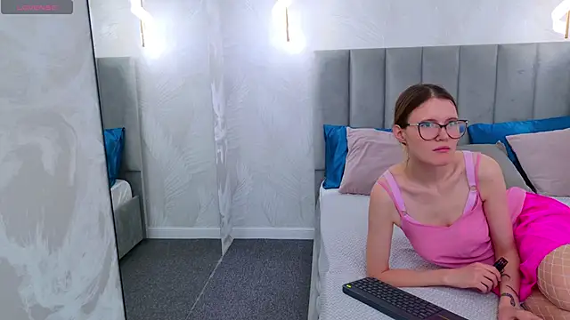 Snapshot of NellieLoyns chatting on January 19, 2025, 4:04 pm NellieLoyns online show from January 19, 2025, 4:04 pm