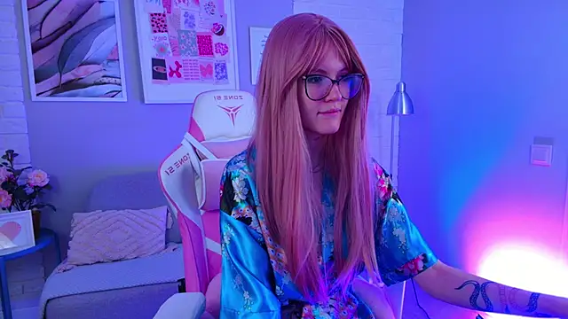 Snapshot of NellieLoyns chatting on February 9, 2025, 4:29 pm NellieLoyns online show from February 9, 2025, 4:29 pm