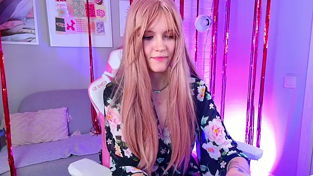 Snapshot of NellieLoyns chatting on February 16, 2025, 10:43 pm NellieLoyns online show from February 16, 2025, 10:43 pm