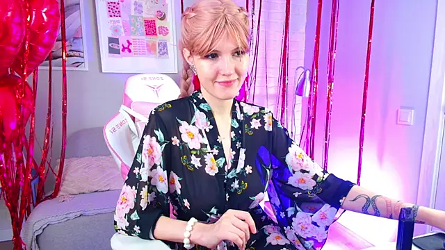 Snapshot of NellieLoyns chatting on February 18, 2025, 8:14 pm NellieLoyns online show from February 18, 2025, 8:14 pm