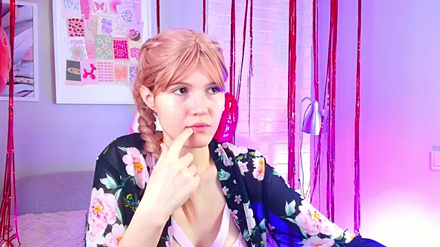 Snapshot of NellieLoyns chatting on February 19, 2025, 4:11 pm NellieLoyns online show from February 19, 2025, 4:11 pm