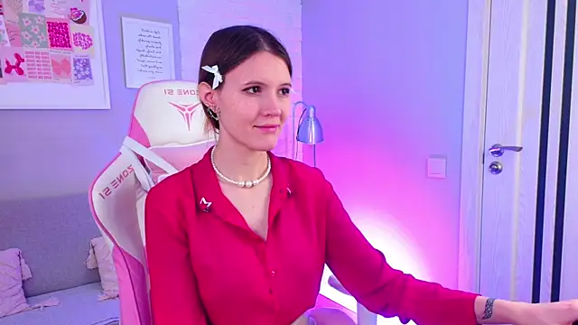 Snapshot of NellieLoyns chatting on February 23, 2025, 4:13 pm NellieLoyns online show from February 23, 2025, 4:13 pm