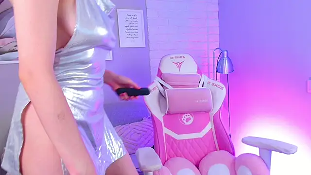 Snapshot of NellieLoyns chatting on February 23, 2025, 11:25 pm NellieLoyns online show from February 23, 2025, 11:25 pm