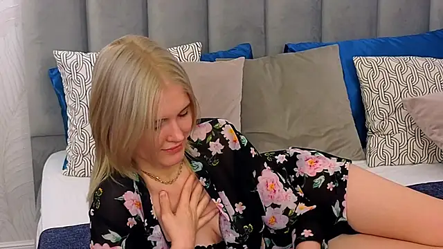 Snapshot of NellieLoyns chatting on February 27, 2025, 11:15 pm NellieLoyns online show from February 27, 2025, 11:15 pm