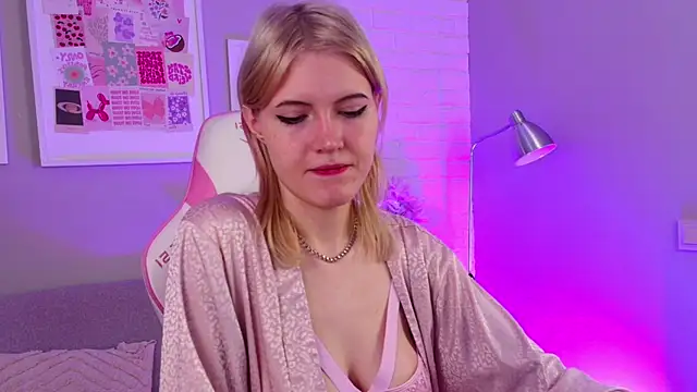 Snapshot of NellieLoyns chatting on March 10, 2025, 5:07 pm NellieLoyns online show from March 10, 2025, 5:07 pm