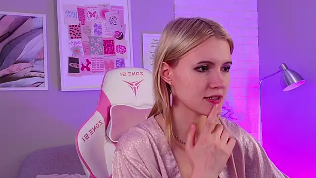 Snapshot of NellieLoyns chatting on March 10, 2025, 9:18 pm NellieLoyns online show from March 10, 2025, 9:18 pm