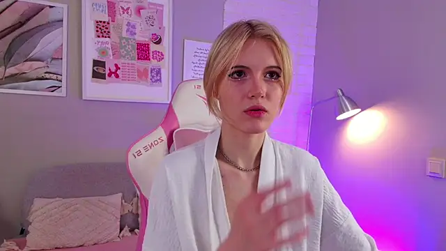 Snapshot of NellieLoyns chatting on March 13, 2025, 5:07 pm NellieLoyns online show from March 13, 2025, 5:07 pm