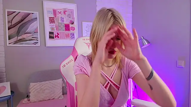 Snapshot of NellieLoyns chatting on March 14, 2025, 5:02 pm NellieLoyns online show from March 14, 2025, 5:02 pm