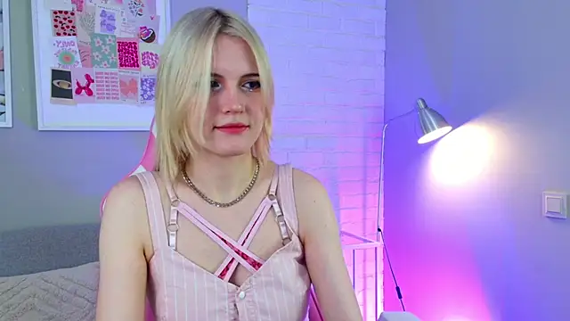 Snapshot of NellieLoyns chatting on March 16, 2025, 5:07 pm NellieLoyns online show from March 16, 2025, 5:07 pm