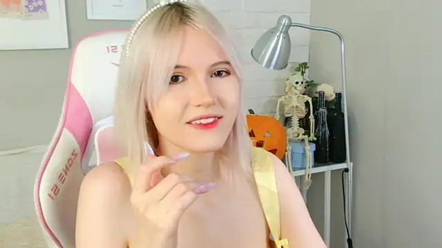 Snapshot of NellieLoyns chatting on October 25, 2025, 5:08 pm NellieLoyns online show from October 25, 2025, 5:08 pm