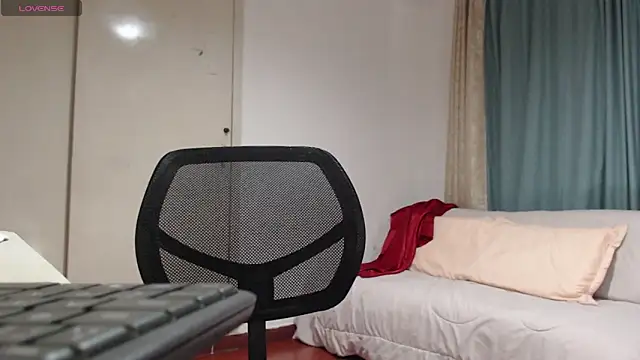 Snapshot of MommyHelpsmee chatting on November 11, 2025, 10:15 am MommyHelpsmee online show from November 11, 2025, 10:15 am