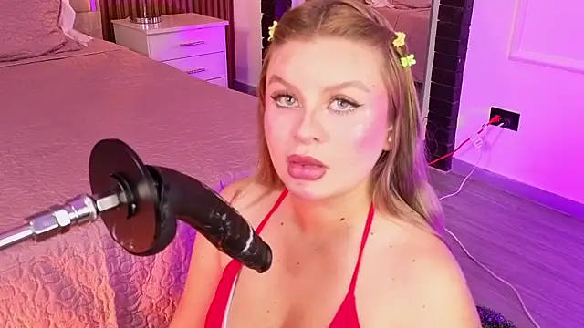 LolaAngellx online show from July 13, 2026, 8:33 pm