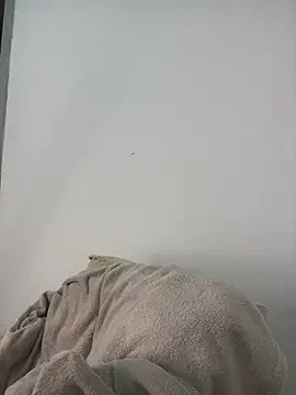 Casadadelicia26 online show from April 9, 2026, 3:28 am