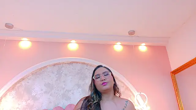 MiaLaurents online show from November 21, 2025, 4:33 am