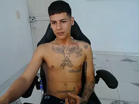 Snapshot of Clyde019 chatting on December 27, 2024, 1:18 pm Clyde019 online show from December 27, 2024, 1:18 pm