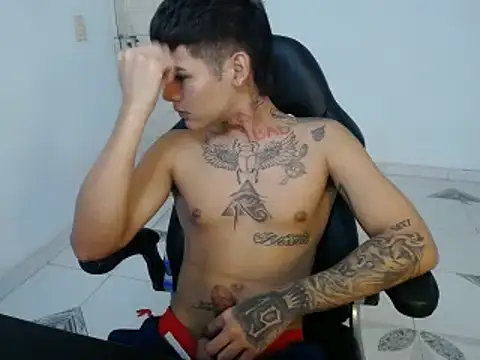 Snapshot of Clyde019 chatting on January 7, 2025, 5:53 pm Clyde019 online show from January 7, 2025, 5:53 pm