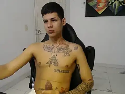 Snapshot of Clyde019 chatting on January 13, 2025, 12:45 pm Clyde019 online show from January 13, 2025, 12:45 pm