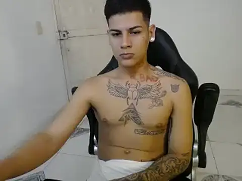 Snapshot of Clyde019 chatting on January 21, 2025, 4:10 am Clyde019 online show from January 21, 2025, 4:10 am