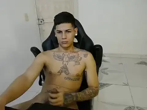 Snapshot of Clyde019 chatting on January 23, 2025, 12:14 am Clyde019 online show from January 23, 2025, 12:14 am