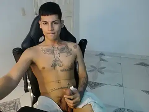 Snapshot of Clyde019 chatting on January 30, 2025, 9:58 pm Clyde019 online show from January 30, 2025, 9:58 pm