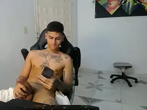 Snapshot of Clyde019 chatting on February 7, 2025, 1:15 am Clyde019 online show from February 7, 2025, 1:15 am