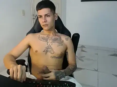 Snapshot of Clyde019 chatting on February 11, 2025, 9:25 pm Clyde019 online show from February 11, 2025, 9:25 pm