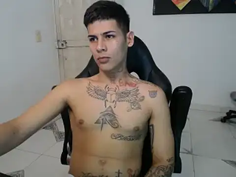 Snapshot of Clyde019 chatting on February 17, 2025, 4:04 pm Clyde019 online show from February 17, 2025, 4:04 pm