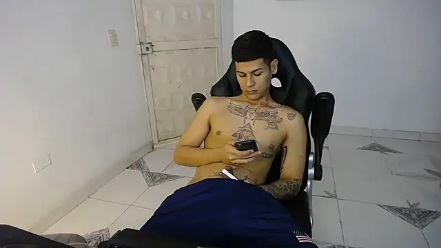 Snapshot of Clyde019 chatting on February 20, 2025, 8:03 pm Clyde019 online show from February 20, 2025, 8:03 pm