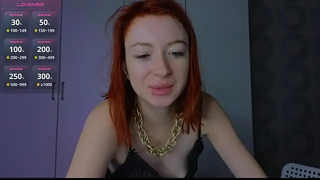 Snapshot of Cuteroxyfoxy chatting on July 18, 2026, 6:17 am Cuteroxyfoxy online show from July 18, 2026, 6:17 am