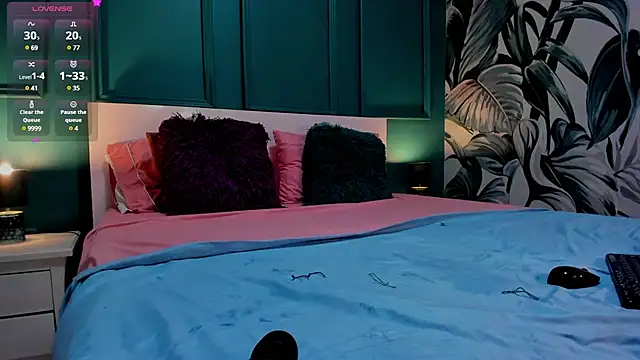 LucyLovelyy online show from January 29, 2025, 6:43 am