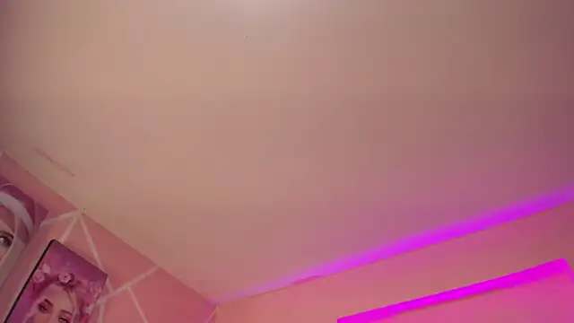 paris noa online show from October 7, 2025, 7:22 pm