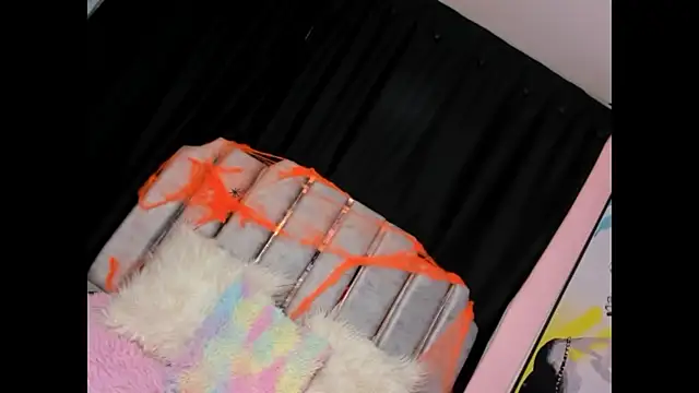 paris noa online show from October 28, 2025, 9:06 pm