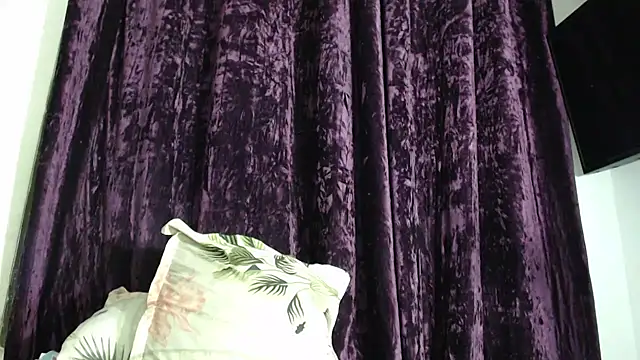 Ebonyxprincess  online show from February 9, 2025, 2:17 am