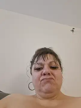 Snapshot of Luciouslouise72@xh chatting on July 4, 2026, 8:31 am Luciouslouise72xh online show from July 4, 2026, 8:31 am