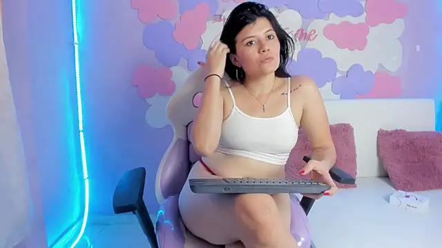 Snapshot of Carolina_Burninng chatting on January 16, 2025, 5:44 pm Carolina Burninng online show from January 16, 2025, 5:44 pm