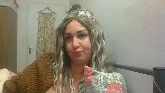 Snapshot of BELLAMORGANE1 chatting on December 23, 2024, 6:05 pm BELLAMORGANE1 online show from December 23, 2024, 6:05 pm