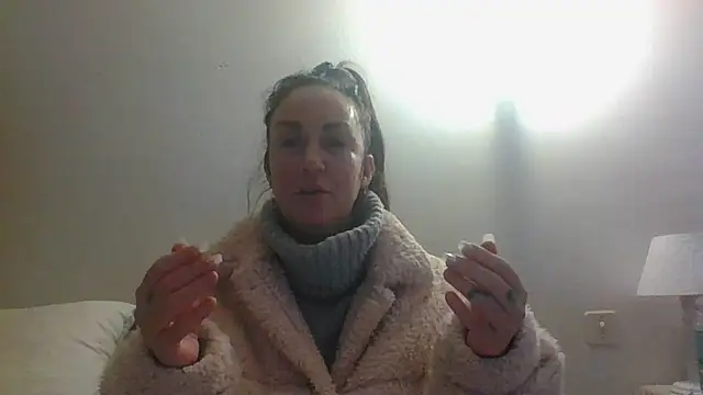 Snapshot of BELLAMORGANE1 chatting on January 1, 2025, 4:50 pm BELLAMORGANE1 online show from January 1, 2025, 4:50 pm