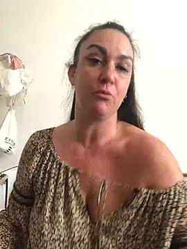 Snapshot of BELLAMORGANE1 chatting on October 14, 2025, 3:24 pm BELLAMORGANE1 online show from October 14, 2025, 3:24 pm