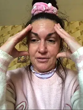 BELLAMORGANE1 online show from December 1, 2025, 1:16 pm