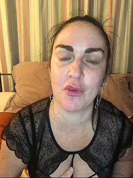 BELLAMORGANE1 online show from April 6, 2026, 1:12 pm