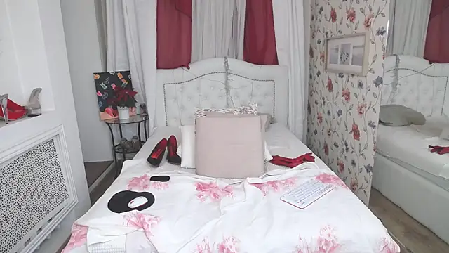 SilviaHart online show from December 1, 2025, 9:03 am