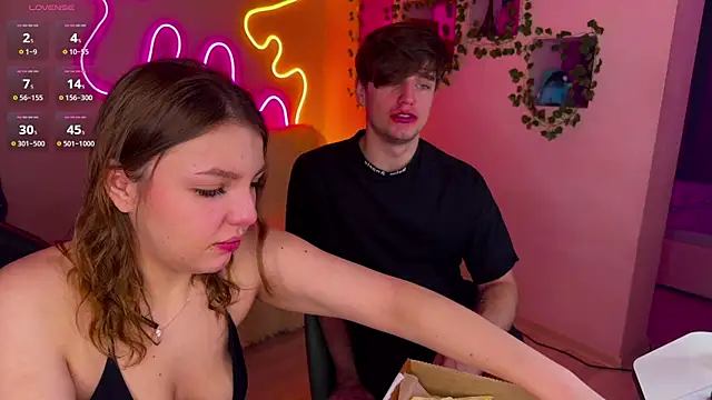 RobertAndLinela online show from February 19, 2025, 7:38 pm