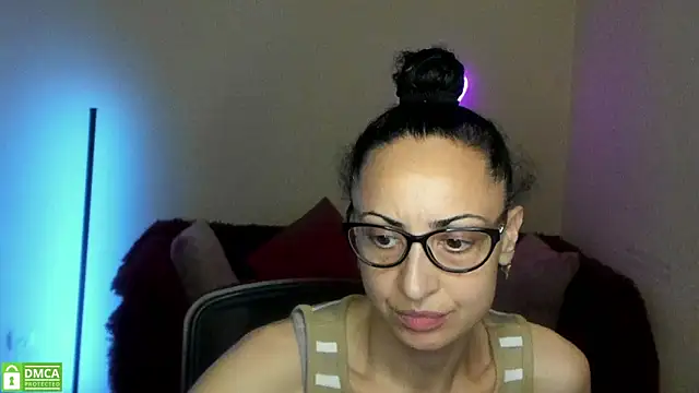Arianasweety23 online show from September 17, 2025, 5:25 pm