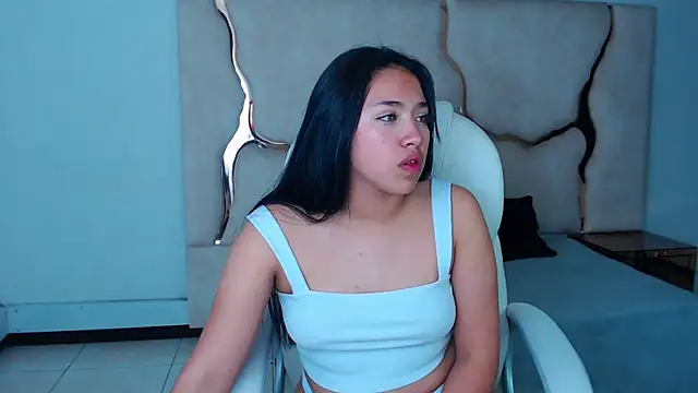 IsabellRodriguez18 online show from February 5, 2025, 10:19 am