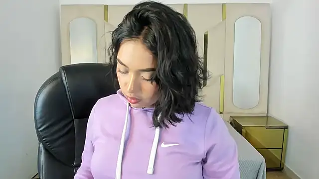 IsabellRodriguez18 online show from October 23, 2025, 3:39 am