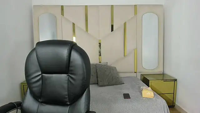 IsabellRodriguez18 online show from October 28, 2025, 3:43 am