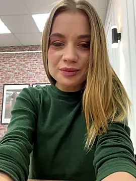 KiraMyers online show from September 28, 2025, 4:51 am