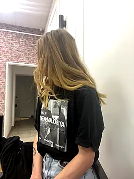 KiraMyers online show from October 16, 2025, 5:08 am