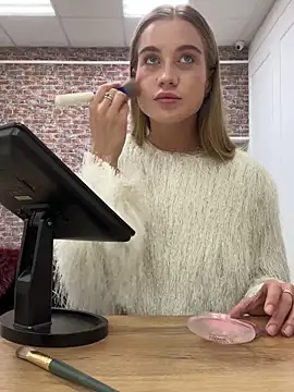 KiraMyers online show from November 8, 2025, 4:23 am